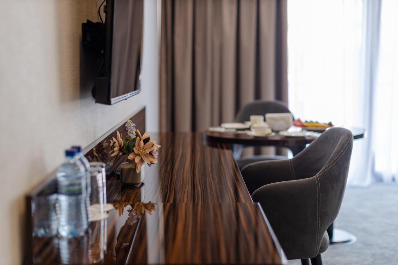 Hotel Monarch Batumi Eksteriør billede