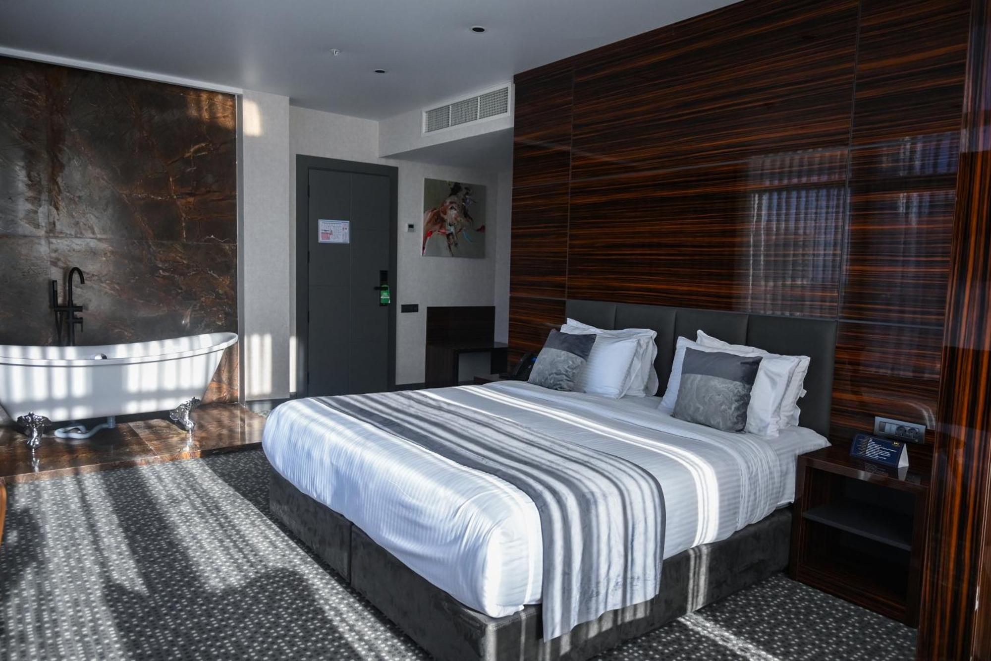 Hotel Monarch Batumi Eksteriør billede