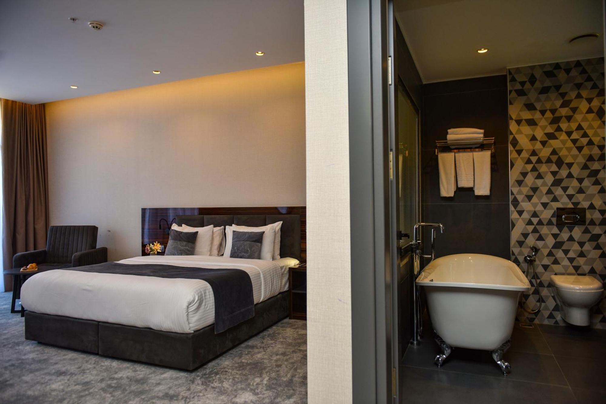 Hotel Monarch Batumi Eksteriør billede